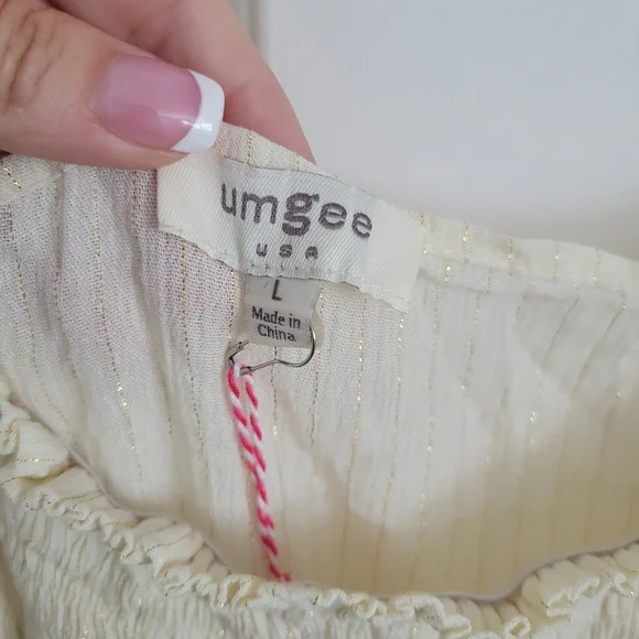 Umgee Cream Metallic Smocked Puff Sleeve Blouse Women’s Medium NWT - Picture 3 of 5